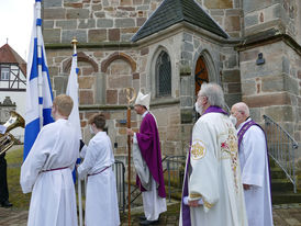 Bischof Dr. Michael Gerber besucht St. Crescentius (Foto: Karl-Franz Thiede)